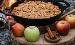 Campfire Comfort: Skillet Apple Crisp Under the Stars